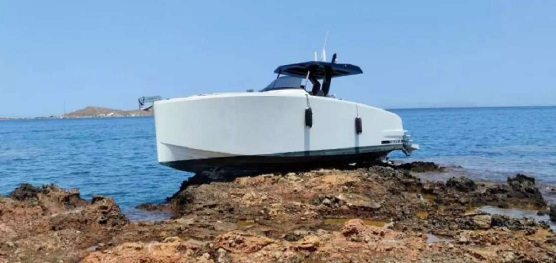 Πάρος: Σκάφος βγήκε στη στεριά και αναζητείται ο κυβερνήτης