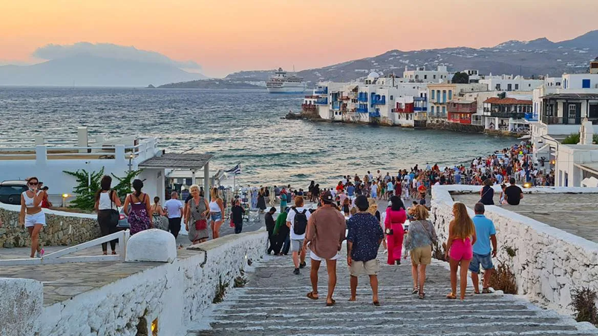 Tουρισμός: Ανοιχτές οι αιτήσεις για το voucher 1.250 ευρώ – Ποιους αφορά