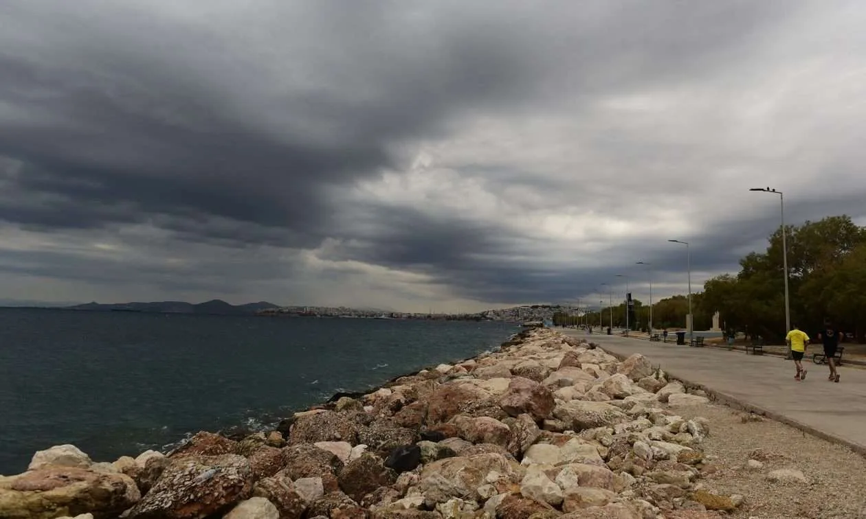 Καιρός αύριο: Ισχυροί άνεμοι έως 7 μποφόρ στο Αιγαίο – Στους 26 βαθμούς η θερμοκρασία