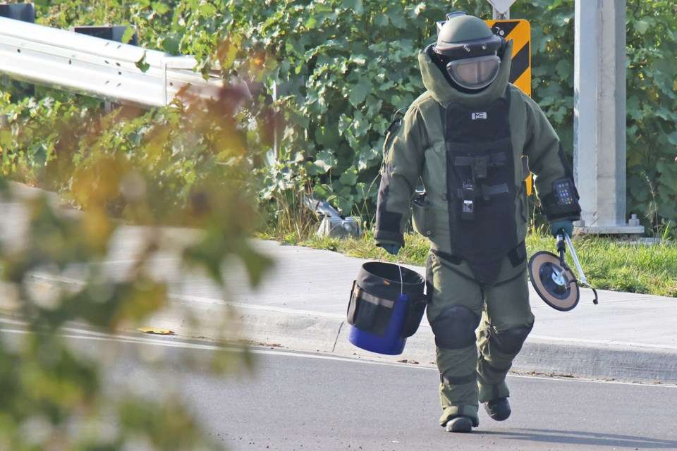 Επική γκάφα στη Γλυφάδα – Έκαναν ελεγχόμενη έκρηξη σε σακίδιο με…τρόφιμα