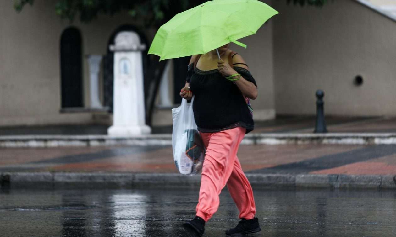 Καιρός: Αλλάζουν όλα σε λίγες μέρες – «Βουτιά» του υδράργυρου και βαθύ φθινόπωρο