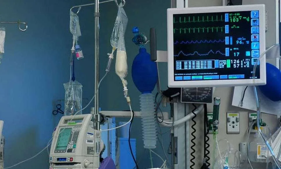 Λαμία: Διασωληνωμένος σε «ΚΡΙΣΙΜΗ ΚΑΤΑΣΤΑΣΗ» 16χρονος μετά από τροχαίο με μηχανάκι