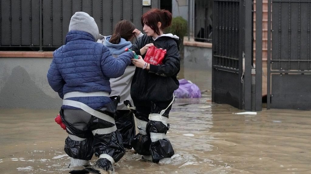 Κακοκαιρία: Αγνοείται αγρότης που παρασύρθηκε από τα νερά