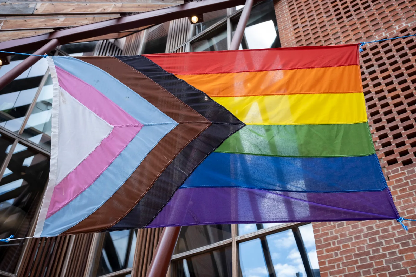 Καινούργια ευτράπελα σε παρέλαση Pride – Από καλοκαίρι θα τα ζήσουμε και εμείς