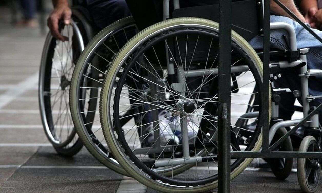 «Καμία πρόσβαση, καμία ντροπή» – Η υποκρισία της τράπεζας Πειραιώς απέναντι στα ΑμεΑ (ΒΙΝΤΕΟ)
