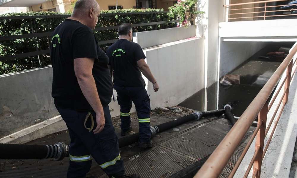 Κακοκαιρία «Atena» – Η Πυροσβεστική ειδοποιήθηκε για αντλήσεις υδάτων σε Πατήσια, Γαλάτσι, Κυψέλη