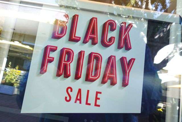 Στη «μάχη» της Black Friday το λιανεμπόριο – Συμβουλές για ασφαλείς αγορές