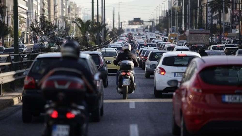 «Αυξημένη κίνηση» στην Αθηνών-Κορίνθου, λόγω ακινητοποιημένης νταλίκας