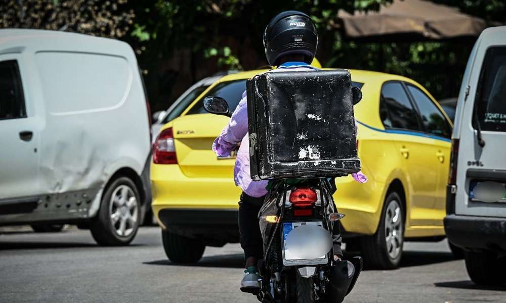 Σβήνουν τα δίτροχα στον καύσωνα – Οι απαγορεύσεις και τα πρόστιμα