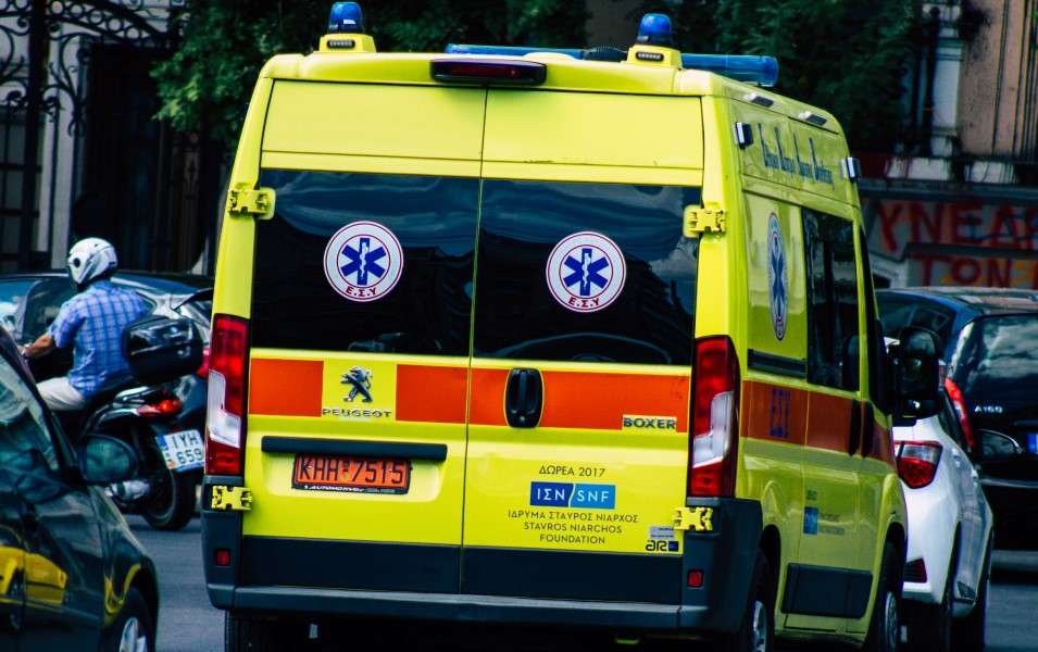 Τροχαίο με έναν σοβαρά τραυματία από σύγκρουση ΙΧ με μοτοσικλέτα στη Νέα Σμύρνη