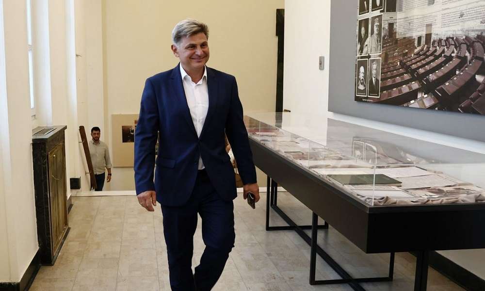 Φαραντούρης: «Ο Κασσελάκης προκάλεσε τον αποκλεισμό του – Λουζόμαστε τα απόνερα της σύγκρουσης»