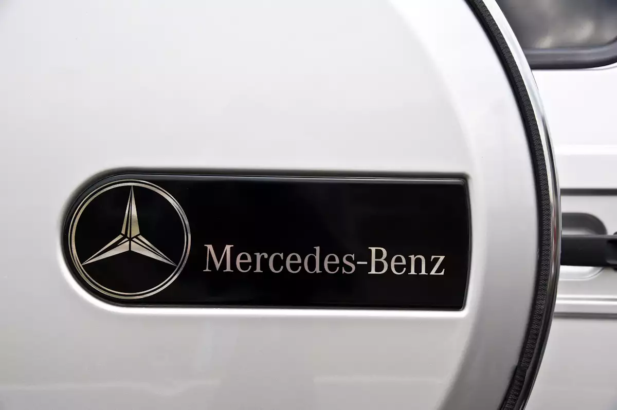 Mercedes: «Βουτιά» πάνω από 8% στην τιμή της μετοχής της