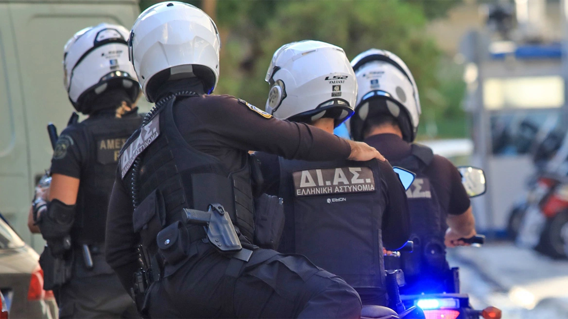 Καταδίωξη ΙΧ και συλλήψεις δύο ατόμων για ναρκωτικά