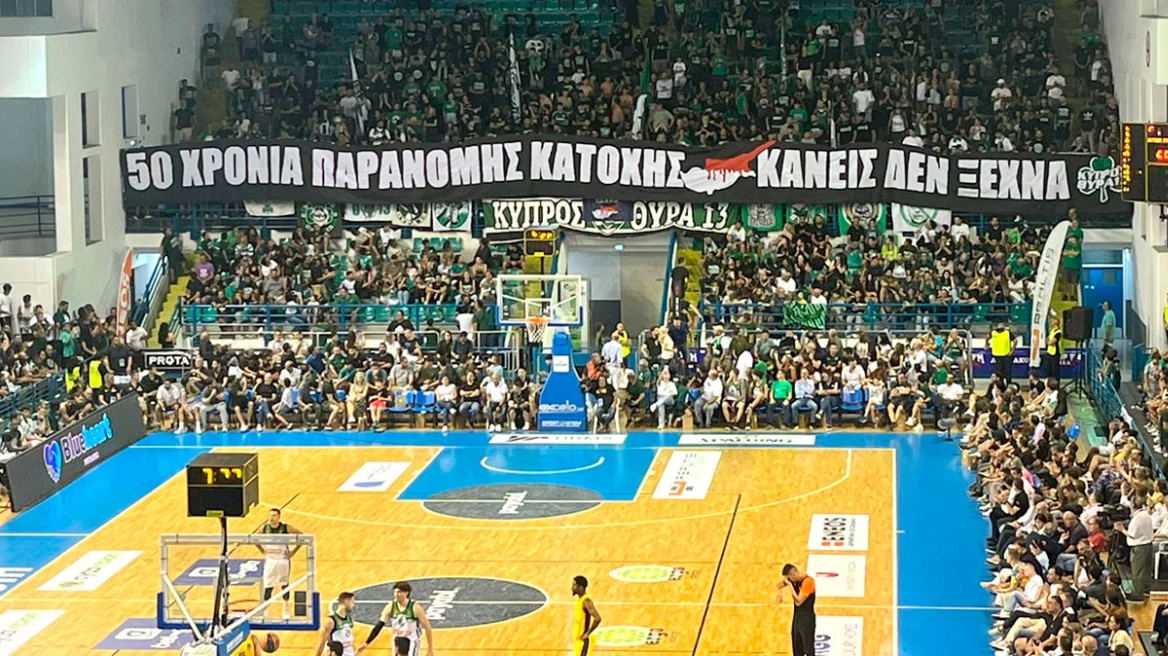 Ενόχληση του Αταμάν από το πανό για τα 50 χρόνια τουρκικής κατοχής στην Κύπρο – «Τα γήπεδα είναι τόπος φιλίας και ειρήνης, όχι πολιτικής»