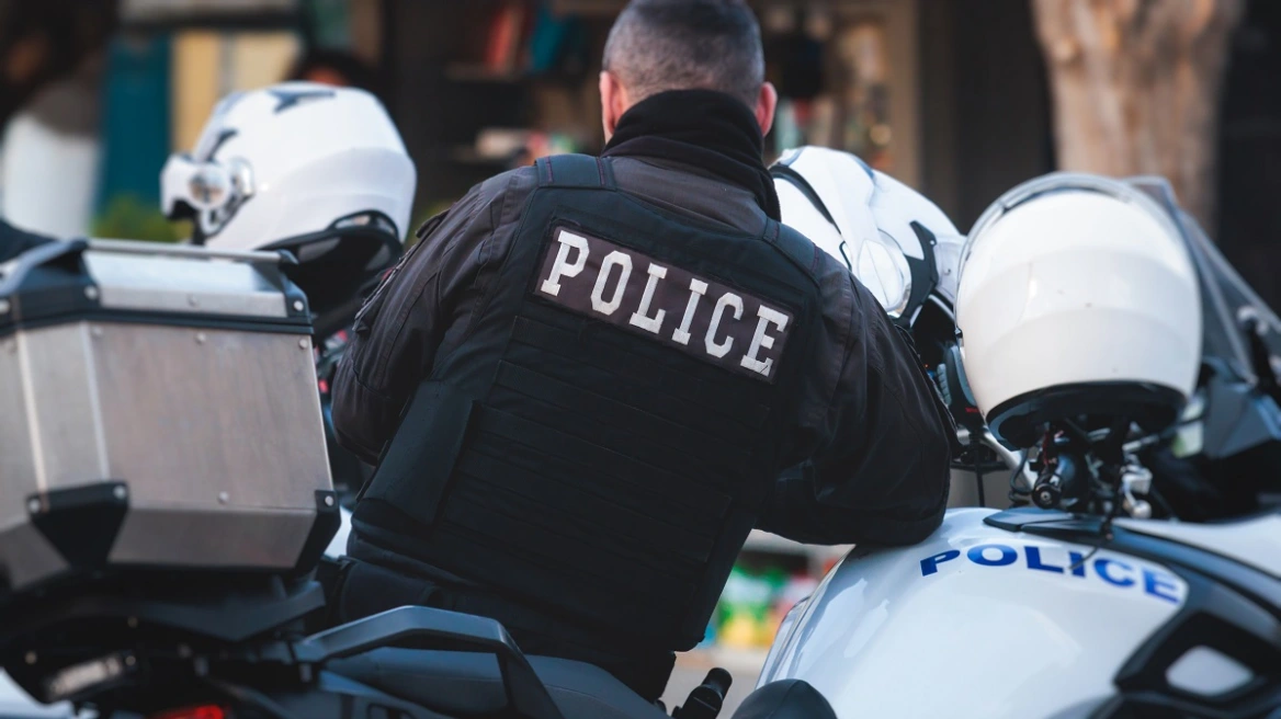 Καμίνια: Αστυνομικός έριξε την σύντροφό του στο πάτωμα και εκείνη κάλεσε το 100