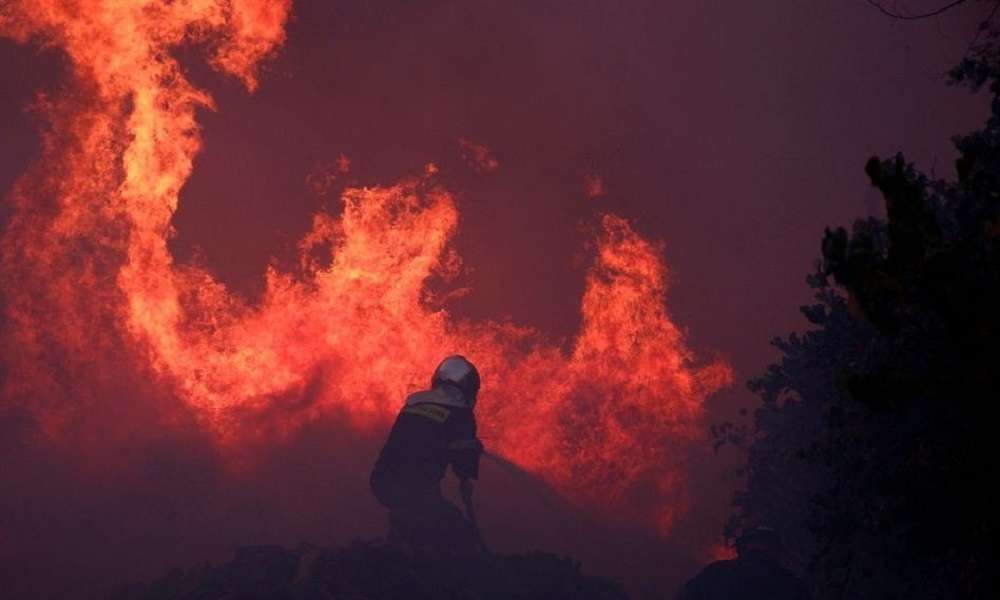 Τέθηκε υπό μερικό έλεγχο η φωτιά στο Λιβάδι Ελασσόνας