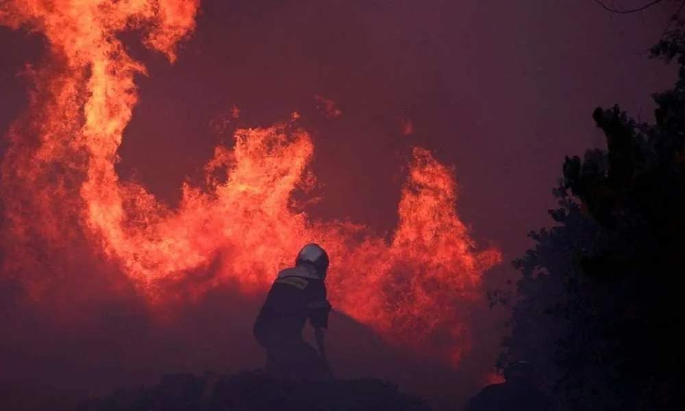 Φωτιά κοντά στο δάσος της Στροφυλιάς