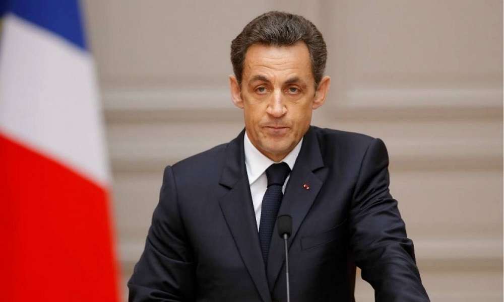 Σάλος με τον Σαρκοζί καθώς πήγε οικογενειακές διακοπές στις Σεϋχέλλες με το ηλεκτρονικό βραχιολάκι