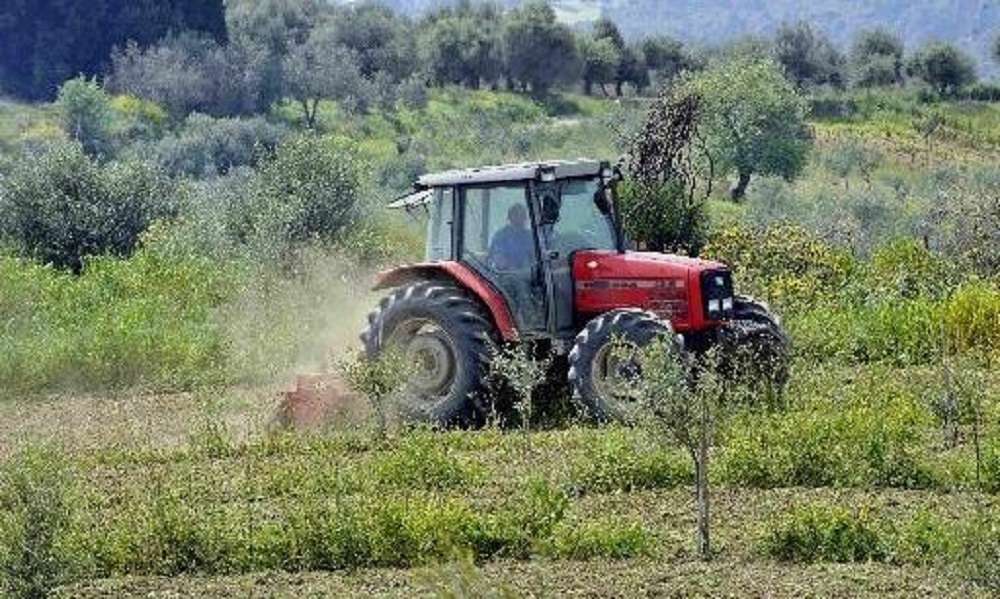 Άρτα – 58χρονος καταπλακώθηκε από τρακτέρ