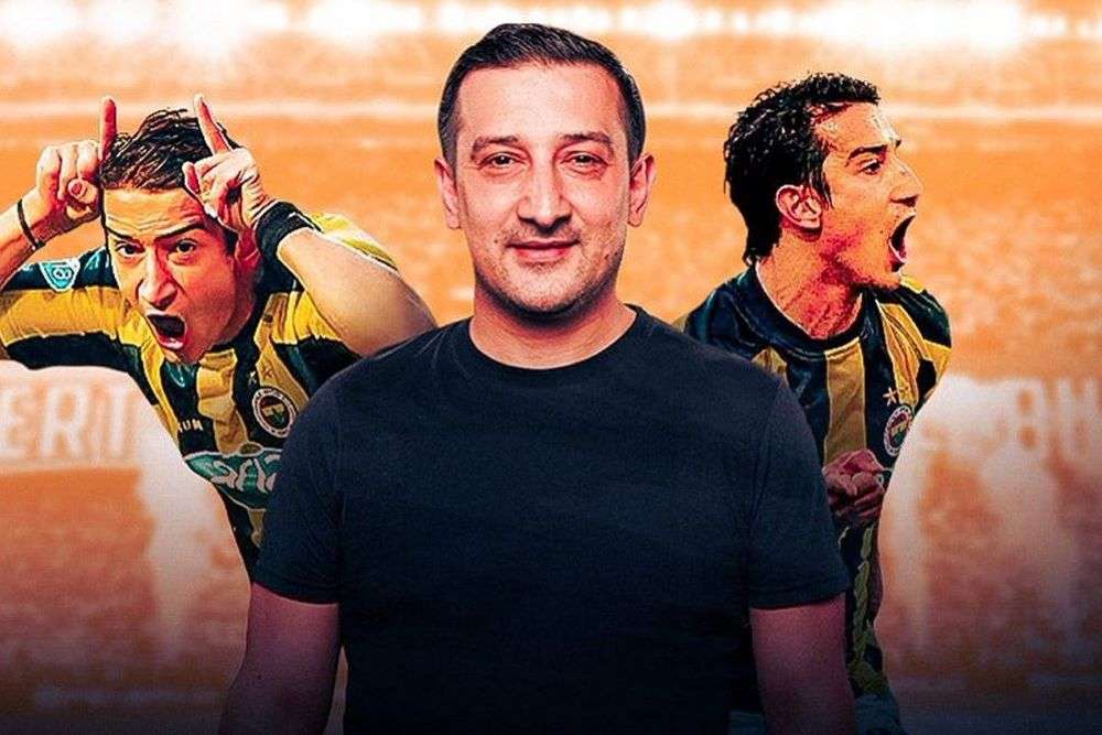Σοκ στην Τουρκία, καθώς ο παλαίμαχος ποδοσφαιριστής Σερχάτ Ακίν δέχθηκε πυρά και τραυματίστηκε στο πόδι μετά από τηλεοπτική εκπομπή.