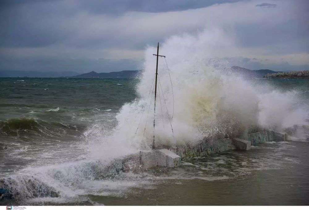Πνίγηκε η Κρήτη: Δρόμοι-χείμαρροι σε Ηράκλειο και Χανιά! Δείτε βίντεο