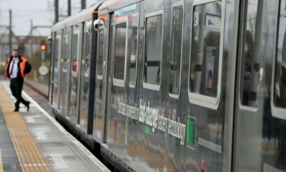 Επίθεση από χάκερς στους σιδηροδρομικούς σταθμούς της Βρετανίας