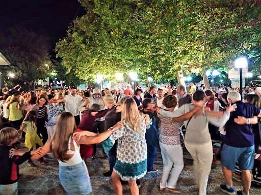 Τα πέντε οφέλη που κερδίζετε αν πάτε σε πανηγύρι