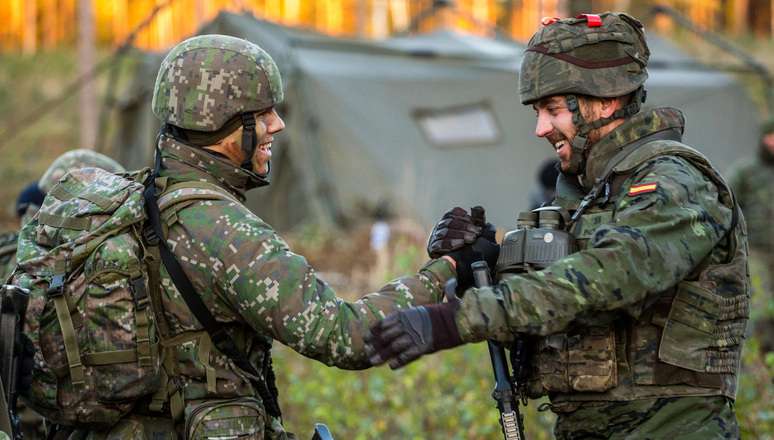 Επιταχύνουν οι πολεμικές διεργασίες – Το Ηνωμένο Βασίλειο και η Γερμανία θα υπογράψουν αμυντικό σύμφωνο κατά της Ρωσίας
