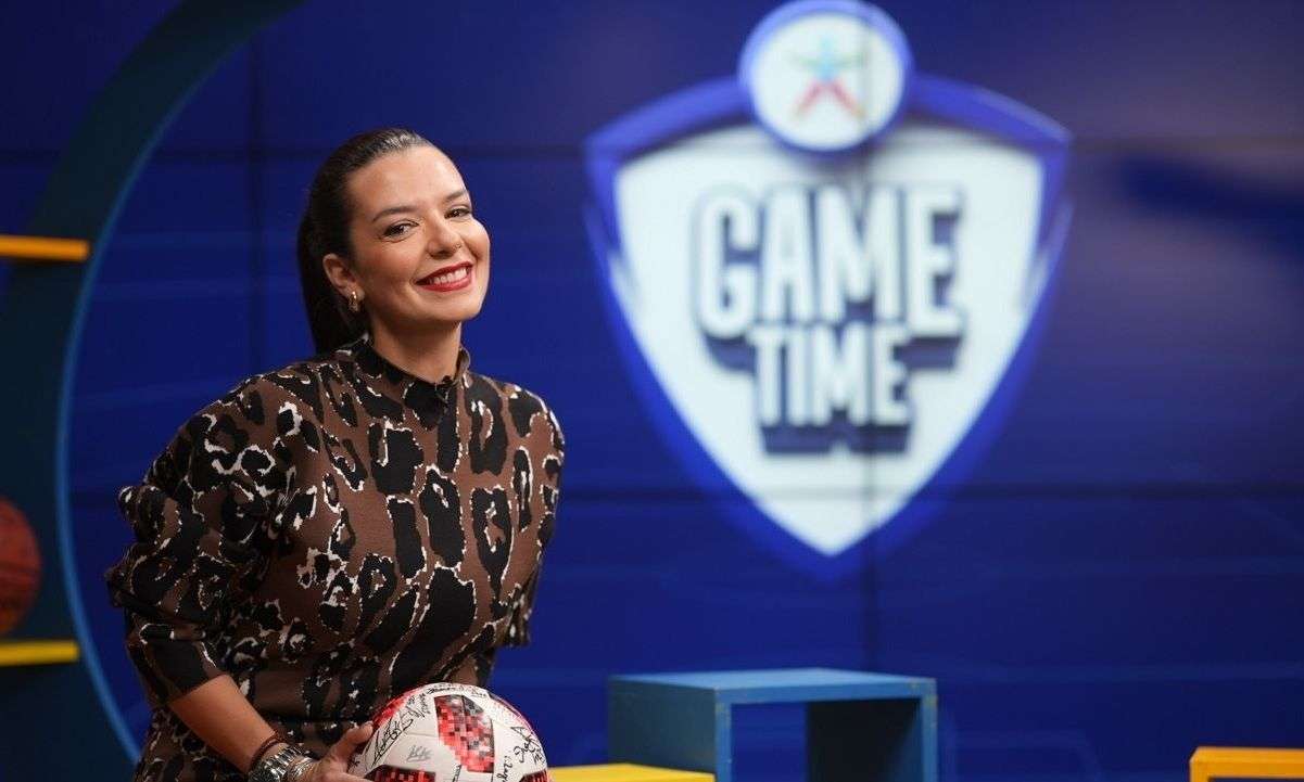 Η Νικολέττα Ράλλη στο ΟΠΑΠ Game Time: Μιλάει για το ντέρμπι ΑΕΚ-ΠΑΟΚ και τραγουδάει Queen