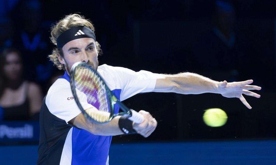 Στέφανος Τσιτσιπάς: Πέρασε στους «8» του Swiss Indoors «καθαρίζοντας» τον Φαν Ντε Ζάντσχουλπ