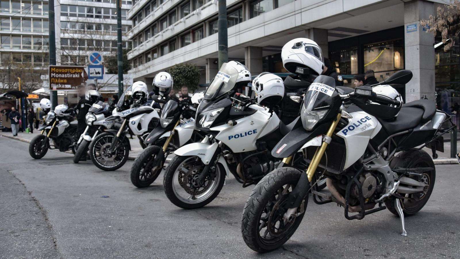 Άγρια συμπλοκή Ρομά στην Καλαμάτα – Εμβόλισαν μητέρα, έβγαλαν βαριοπούλες