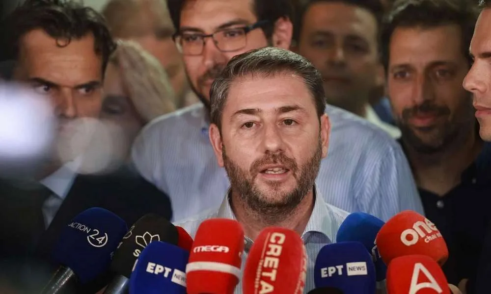 Ανδρουλάκης – Η κυβέρνηση είναι βαρύτατα εκτεθειμένη για τη μη αναστολή της κρατικής χρηματοδότησης των «Σπαρτιατών»