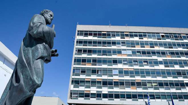 ΑΠΘ: Επίθεση αντιεξουσιαστών με ρόπαλα και κράνη σε τρεις σχολές – Σκηνές πανικού στους διαδρόμους