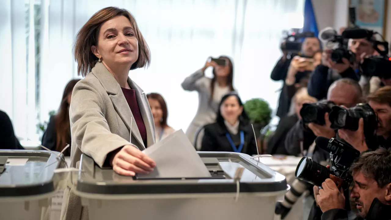 Η πρόεδρος της Μολδαβίας κάνει λόγο για απάτη στο δημοψήφισμα για την ευρωπαϊκή ένταξη – «300.000 ψηφοφόροι δωροδοκήθηκαν»