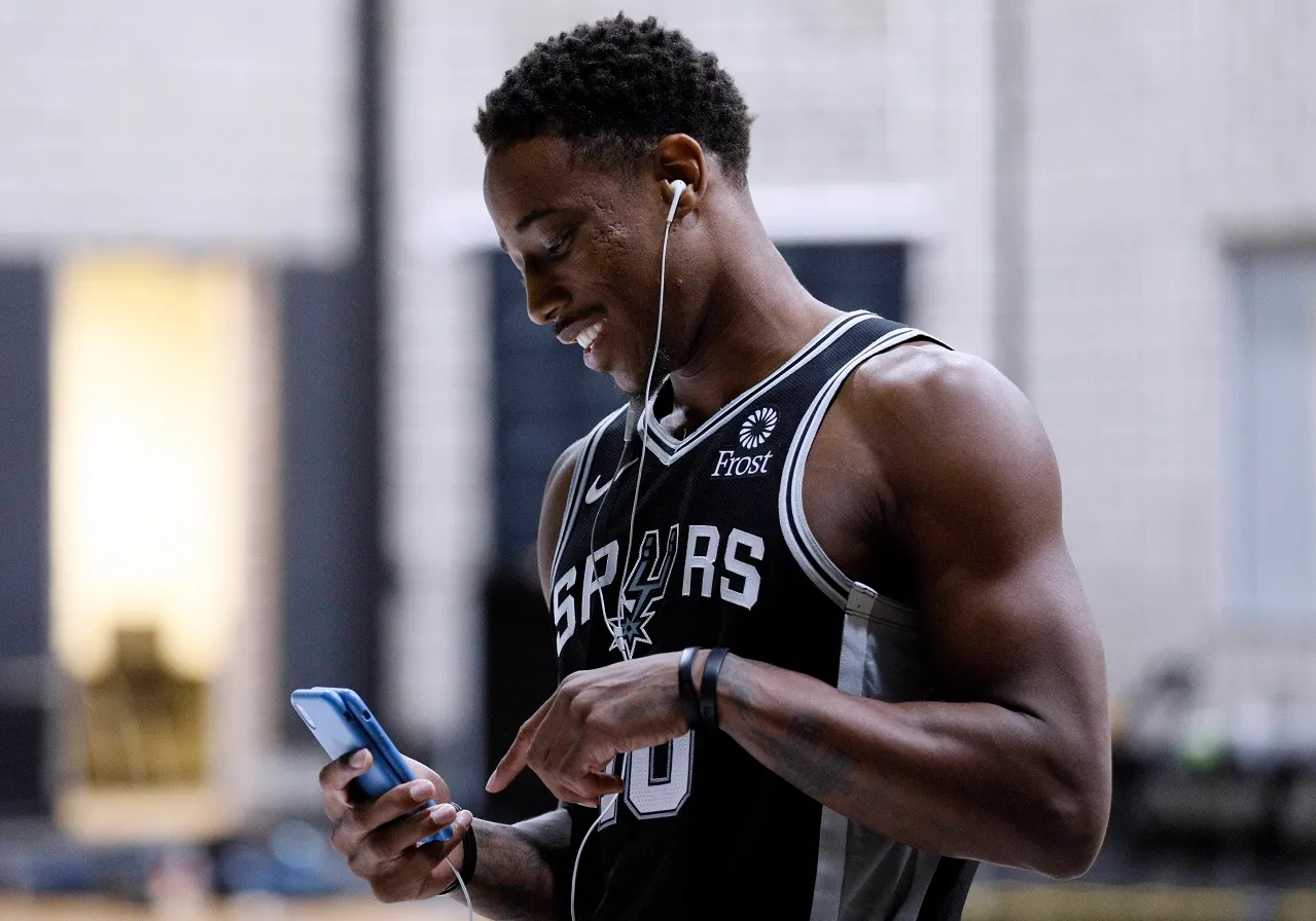 Το NBA απαγορεύει στους παίκτες να χρησιμοποιούν κινητά τηλέφωνα κατά την διάρκεια των αγώνων λόγω