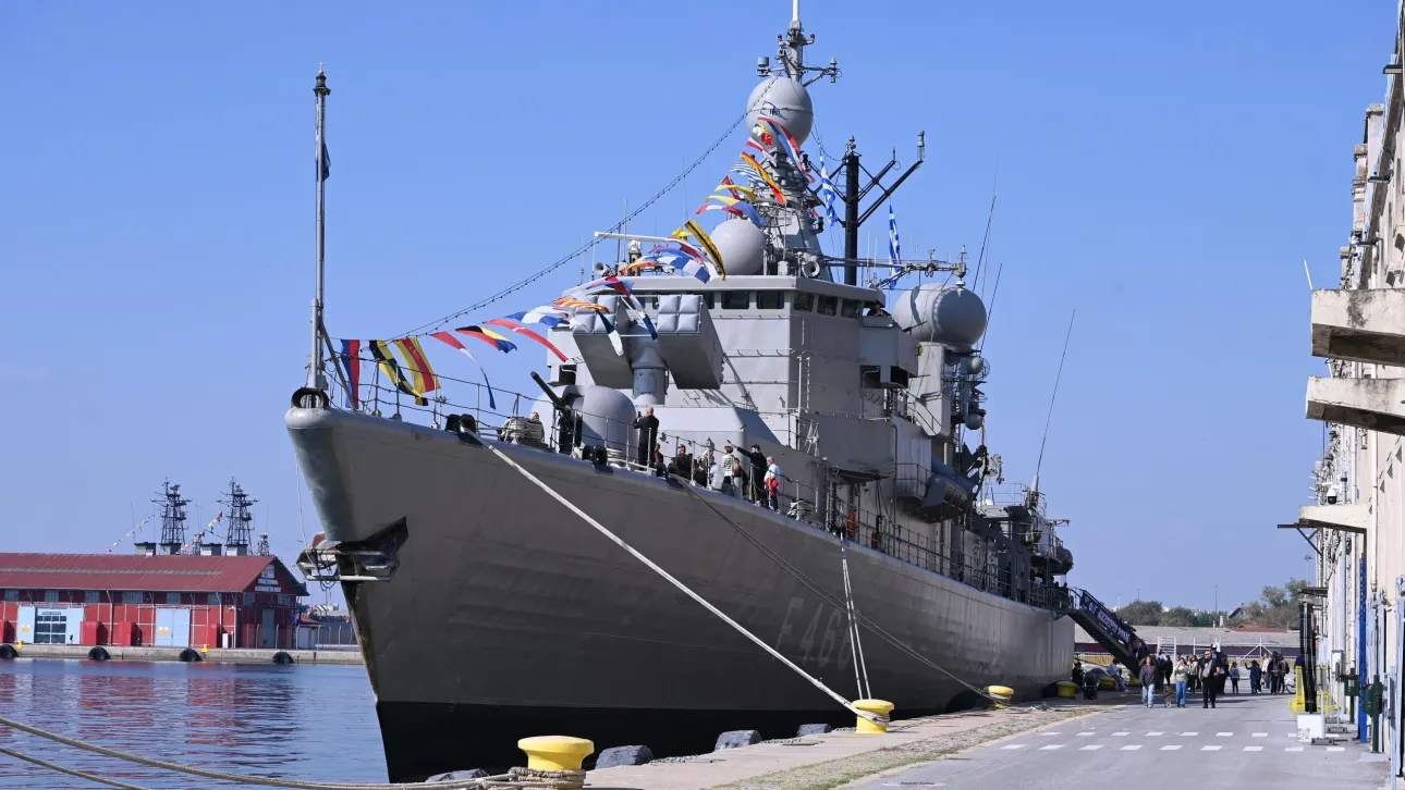 Στο λιμάνι της Θεσσαλονίκης η φρεγάτα «Νικηφόρος Φωκάς» – Επισκέψιμη για το κοινό