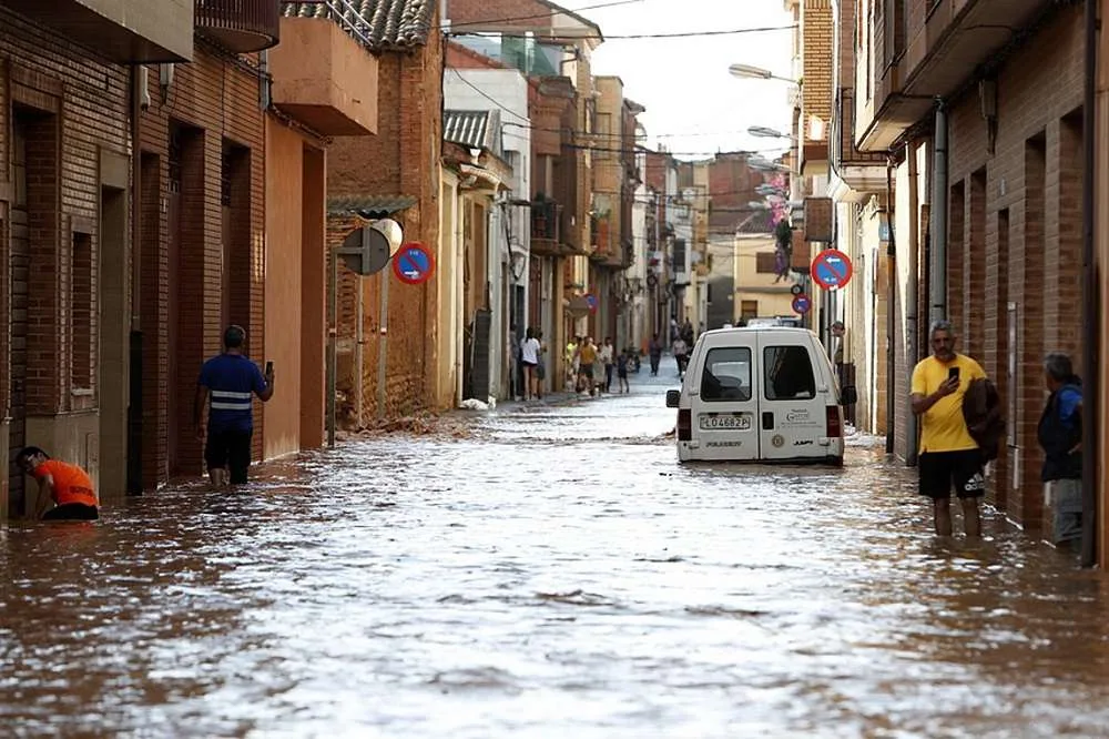 Ισπανία: Τριήμερο εθνικό πένθος για τις φονικές πλημμύρες – Ανεβαίνει ο απολογισμός των νεκρών