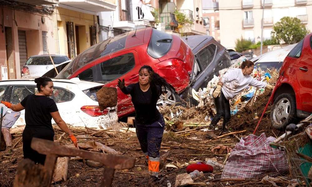 Ισπανία – Κατεβάζουν τον στρατό στις πληγείσες από τις πλημμύρες περιοχές