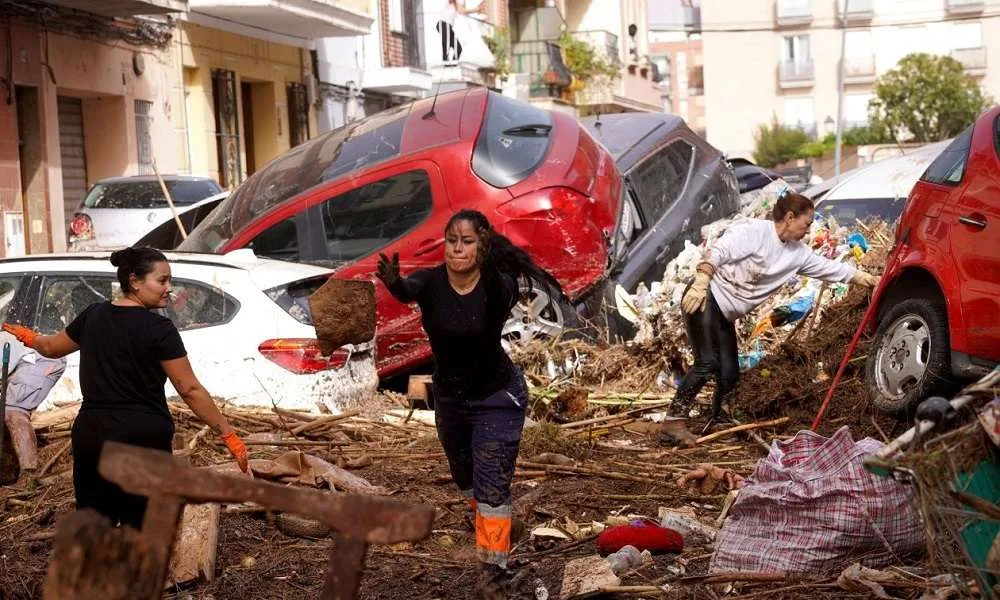 Ισπανία – Κατεβάζουν τον στρατό στις πληγείσες από τις πλημμύρες περιοχές