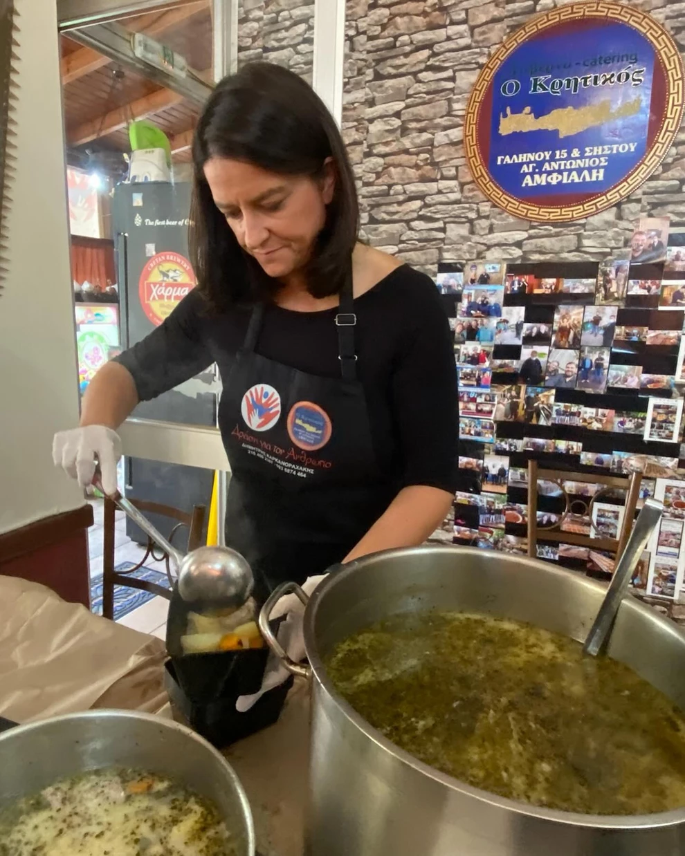 Μετά τον Κασσελάκη όλοι θέλουν να γίνουν ινφλουένσερ – Σε φιλανθρωπική κουζίνα η Κεραμέως για το Instagram