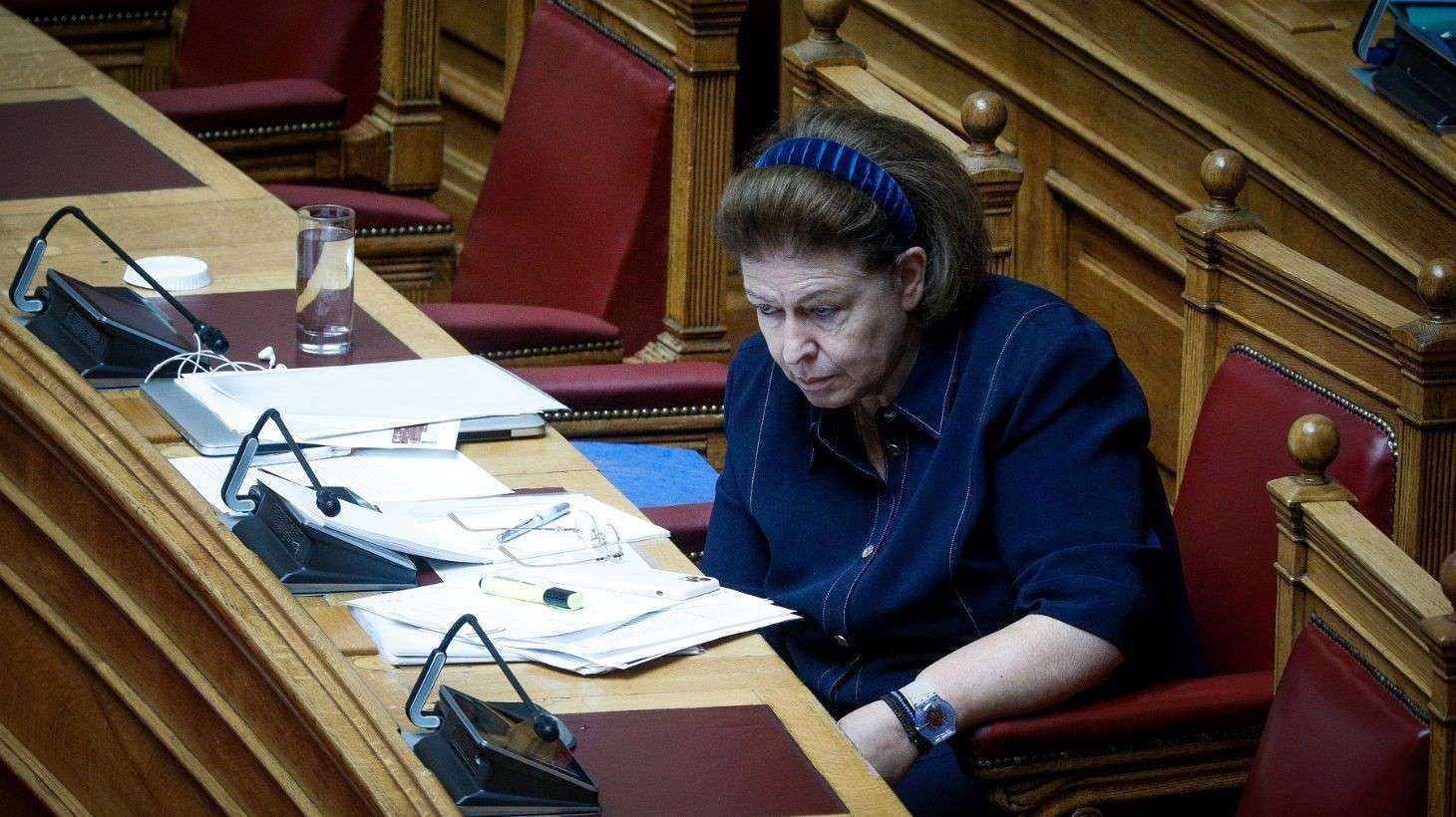 5.000 ευρώ για 4 νύχτες σε «χρυσά» κρεβάτια της Σεούλ για τη Μενδώνη και τον αστυνομικό-συνοδό της