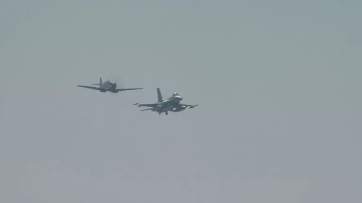 Θεσσαλονίκη: Η διέλευση του εμβληματικού Supermarine Spitfire (Βίντεο)