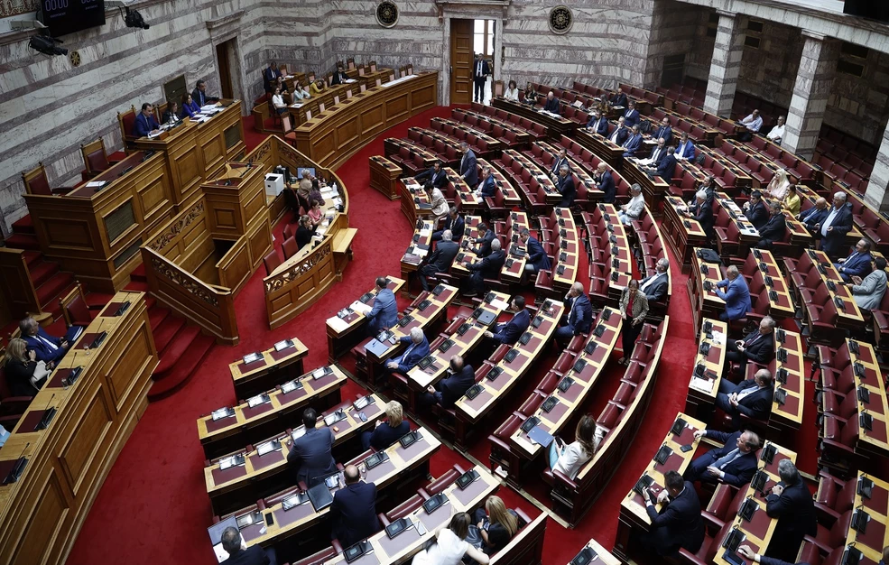 Τέλος ο Χουρδάκης από εκπρόσωπος των ανεξαρτήτων στη Βουλή – Επαναλαμβάνεται η ψηφοφορία για τη Διάσκεψη