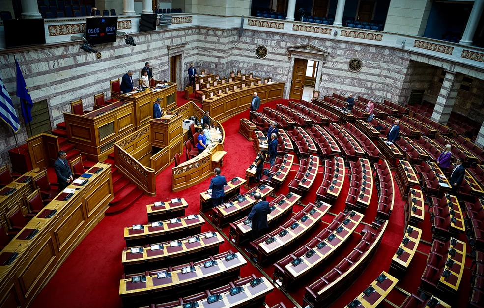 Η Βουλή προχωρά σε άρσεις ασυλίας