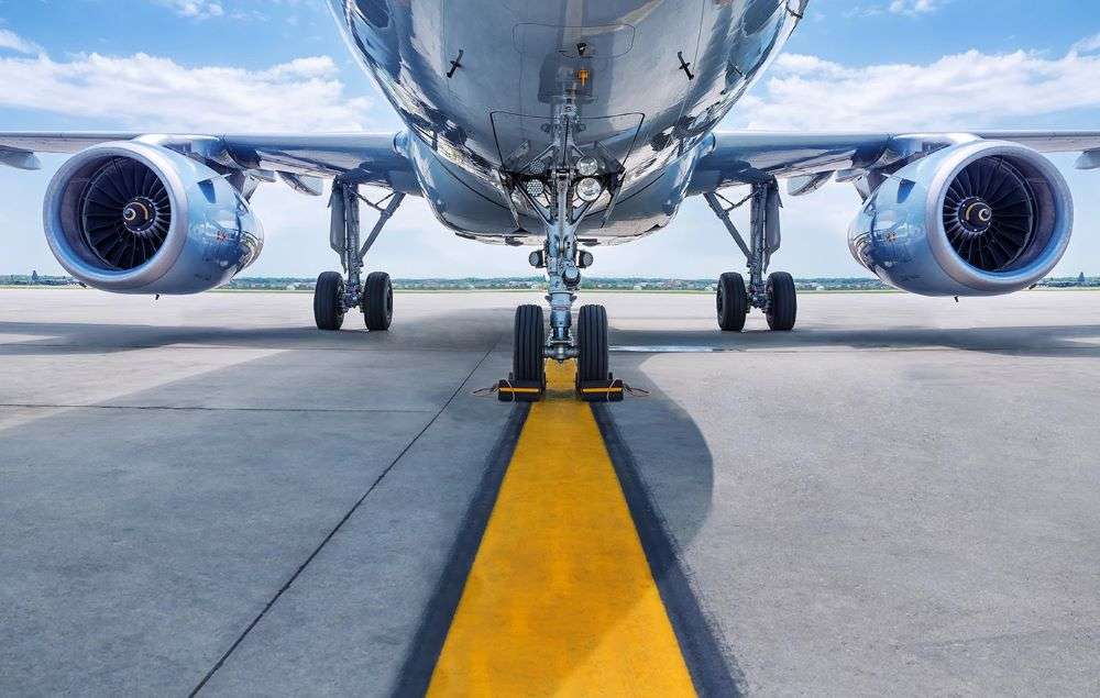 Τρόμος στον αέρα – Έκρηξη κινητήρα αεροσκάφους πάνω από την Κέρκυρα