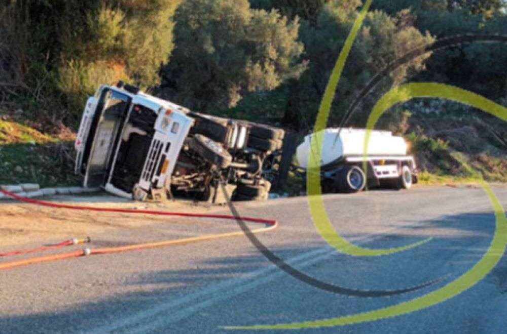 Ανατροπή βυτιοφόρου στην Ε.Ο. Πρέβεζας – Ηγουμενίτσας, στο ύψος της Πλαταριάς – Διαρροή καυσίμων, διεκόπη η κυκλοφορία
