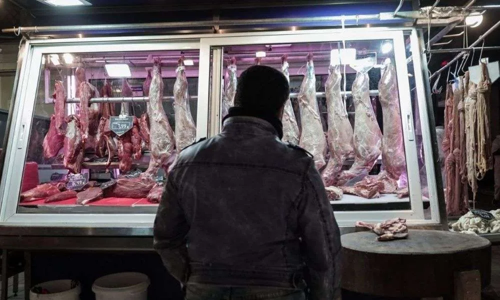 Ακρίβεια: Άρχισαν οι αυξήσεις στο κρέας λόγω ευλογιάς