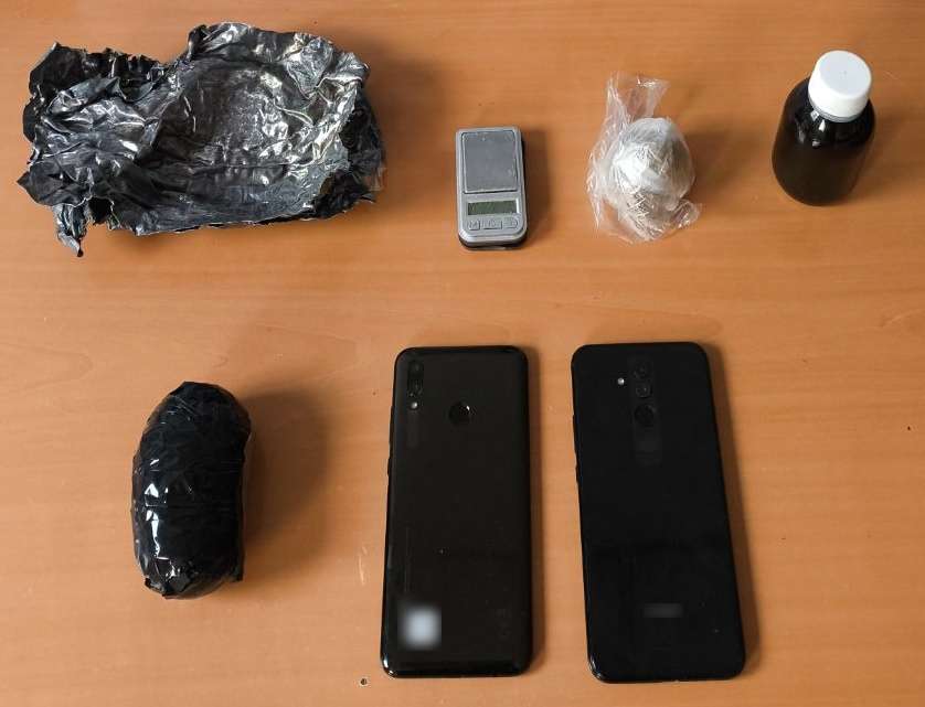 Τους τσάκωσαν με ναρκωτικά στη μπαταρία του ΙΧ – Έκρυβαν ηρωίνη σε σπίτι στη Θεσσαλονίκη