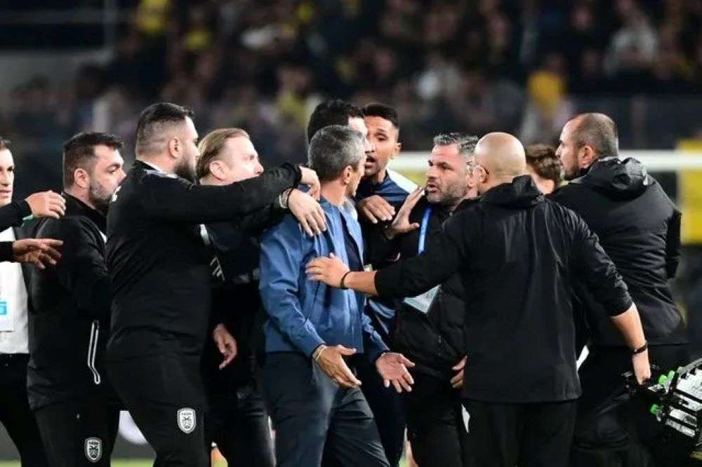 Super League: Τιμωρία 23 ημερών στον Ραζβάν Λουτσέσκου για το επεισόδιο στο ΠΑΟΚ-ΑΕΚ