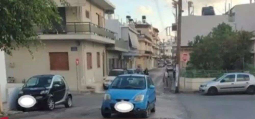Ασυνείδητος οδηγός πάρκαρε στη μέση του δρόμου και εξαφανίστηκε